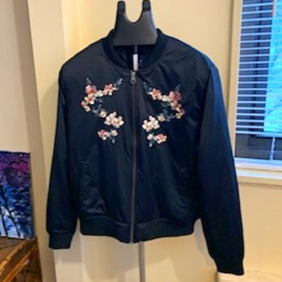 American Eagle Black Flower Bomber jakcet - Picture 3 of 10